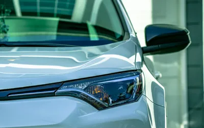 Headlight Restoration Before Fall: When Sanding Beats a Quick Wipe