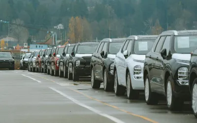 Leftover 2025s on Dealer Lots in May 2026 — When to Take the Discount, When the 2026 Is Worth More