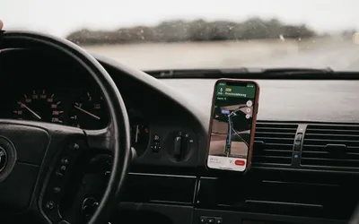 Wireless Charging, Phone Mounts, and In-Car Connectivity for Summer Road Trips